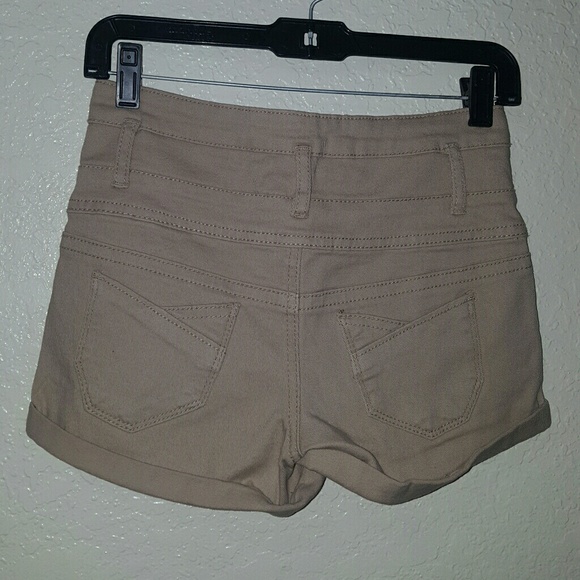 High waisted tan shorts - Picture 2 of 3